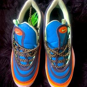 Nikes good condition